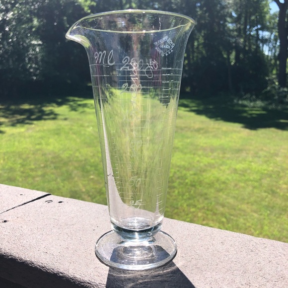 Vintage Glasco Apothecary Measuring Pitcher Beaker Etched Footed - Pour Spout - Picture 8 of 8